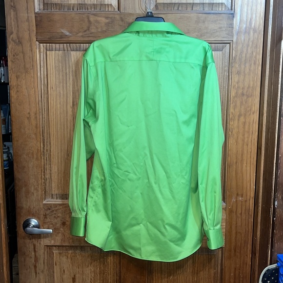 DILLARDS Men’s lime green long sleeve button up dress shirt, liquid cotton, nice - Picture 2 of 2